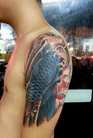Big arm lucky blue carp sting is worth sharing