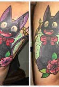 Dvigubos rankos tatuiruotės mergaitės gėlės ir katės tatuiruotės paveikslėlis ant didžiosios rankos