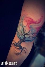Corak tato warna pokok lengan besar