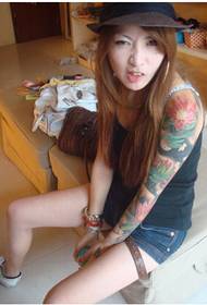 Immagine di bellezza del braccio grande personalità personalità tatuaggio immagine