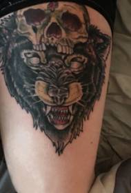 Lāča tetovējuma meitenes augšstilbi un lāča tetovējuma attēli