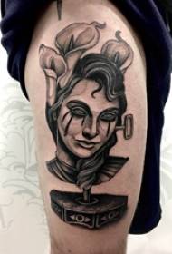 Ragazza personaggio modello tatuaggio ragazza figura femminile tatuaggio sulla coscia