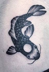 Tai Chi Yin Yang Fish Tattoo Male studint dij op swarte Yin Yang Fish Tattoo Picture