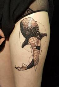 Coscia tatuaggio figura femmina ragazza coscia su triangolo e foto tatuaggio balena