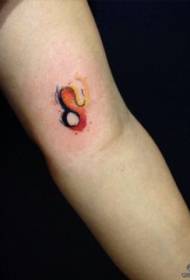 Veľké rameno striekajúcej atrament malé čerstvé symbol tetovanie vzor