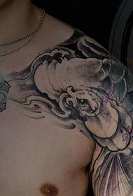 Tatuering med storarm bläckfisk tatuering är mycket stilig