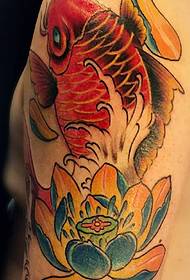 大臂金鯉魚紋身圖案讓你的眼睛閃耀