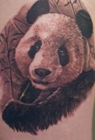 Illustrazione del tatuaggio del panda della ragazza dell'illustrazione del tatuaggio del panda sulla coscia nera