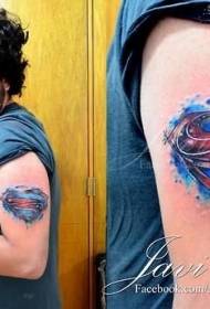 큰 팔 슈퍼맨 로고 컬러 스플래시 잉크 문신 패턴