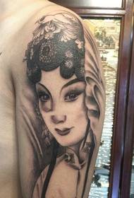 U tatuu di tatuaggio di fiore tradiziunale grigiu neru hè assai chic