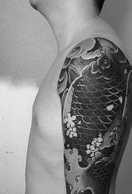 Big arm black and white squid tattoo picture is very domineering