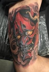 Prajna maszk tetoválás fiú nagy karja a színes prajna tetoválás képe