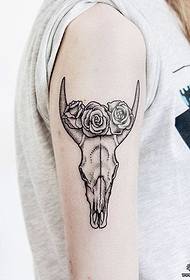 I-antelope enezikhali ezinkulu, i-rose, i-tattoo, iphethini le-tattoo