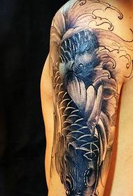 Eye-catching squid tattoo tattoo on the outside of the forearm