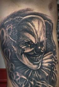 Clown tatuaż chłopiec uda na straszny obraz tatuażu klauna