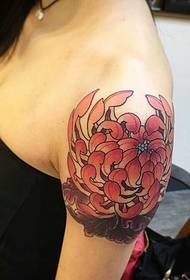 Lány kar virág tetoválás tetoválás elegáns és gyönyörű