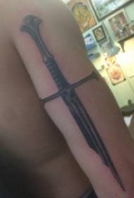 Tatuaggio di pugnale europeo e americano tatuaggio maschile grande braccio Tatuaggio di pugnale europeo e americano