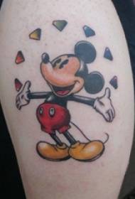 Grandi braccia da ragazzo dipinte su gradiente di linee semplici con diamanti di cartone animato e immagini di tatuaggi di Topolino