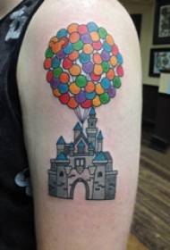 Двойная татуировка с большой рукой, большая рука на воздушных шарах и тату с изображением замка