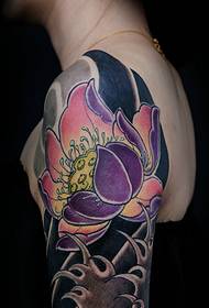 Labai graži ir graži didžiojo rankos spalvos lotoso tatuiruotė