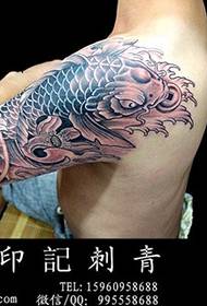 Lalake nga dako nga tattoo squid tattoo