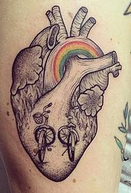 Patrón de tatuaje de arco iris de corazón de escuela de brazo grande