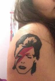 Dvojno oborožena tatoo velika roka na sliki kreativnega lika portret