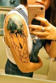 Nagy kar tetoválás illusztráció lány nagy kar kreatív karakter portré tetoválás kép