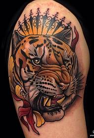 Modello di tatuaggio testa di tigre della scuola europea e americana di grande braccio