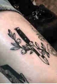 Jente tatovering tradisjon jente lår på plante- og dolk tatoveringsbilder