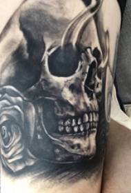 Skull tattoo, male squat, tattoo picture