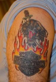 Harley Davidson-Logo mit großem Arm und Flammen-Tattoo-Muster