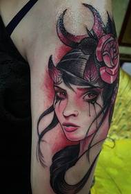 Pahan naisen muotokuva iso käsivarsi tatuointi kuva