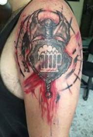 Tatuaggio scudo ragazzo braccio duro scudo tatuaggio immagine
