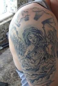 Tattoo fersoarger ingel jonge grutte earm op swarte dei timpel tatoeage foto