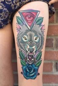 大腿紋身傳統女孩大腿上狼頭和玫瑰紋身圖片