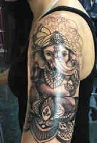 Beso bikoitza tatuaje gizonezko beso handia elefante jainkoaren tatuaje beltzaren gainean