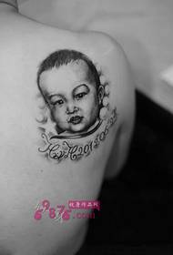 Pundhak bayi ireng sing apik banget tato ireng lan putih