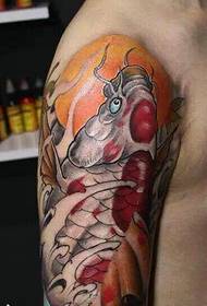Il business dei tatuaggi di calamari a braccio grosso da uomo è in forte espansione