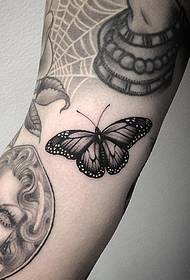 Az iskola pillangó pókháló tetoválás mintája alján