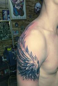 Tatuaje de plumas con personalidade de brazo grande, para homes