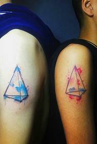 Groussarm geometrescht Tattoo Muster fir Koppelen a Bridder