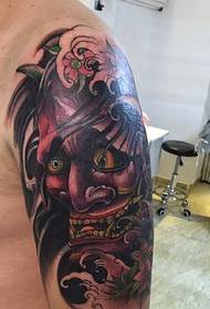 Bel braccio, grande, grosso come un tatuaggio