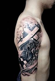Cov txiv neej txawv txawv totem tattoo txawv