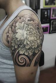 Clàssic patró de tatuatges de flors negres de grans flors clàssiques clàssiques
