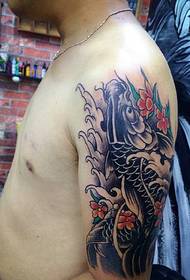 Modello di tatuaggio tradizionale calamaro lato nero grande braccio invincibile