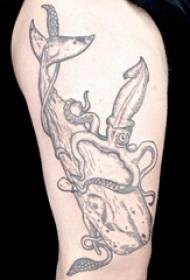 Lår tatuering kvinnlig tjej lår på bläckfisk och val tatuering bild
