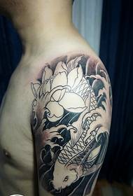 Swart en wit tatoeëringstatoeëermerk van grootgewapende lotus en inkvis