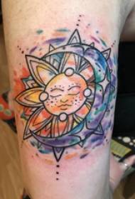 태양과 달 문신 그림에 태양 달 문신 패턴 소녀 큰 팔