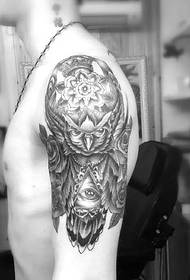 Daghang bukton nga estilo sa Europa ug Amerikano nga itom ug puti nga mga litrato sa tattoo sa bukaw